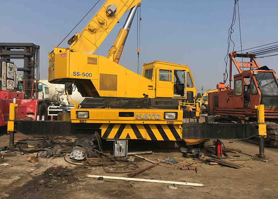 Yellow KATO RT50 Second Hand Cranes 50ton Lifting Load 6 Span Original Japan Made